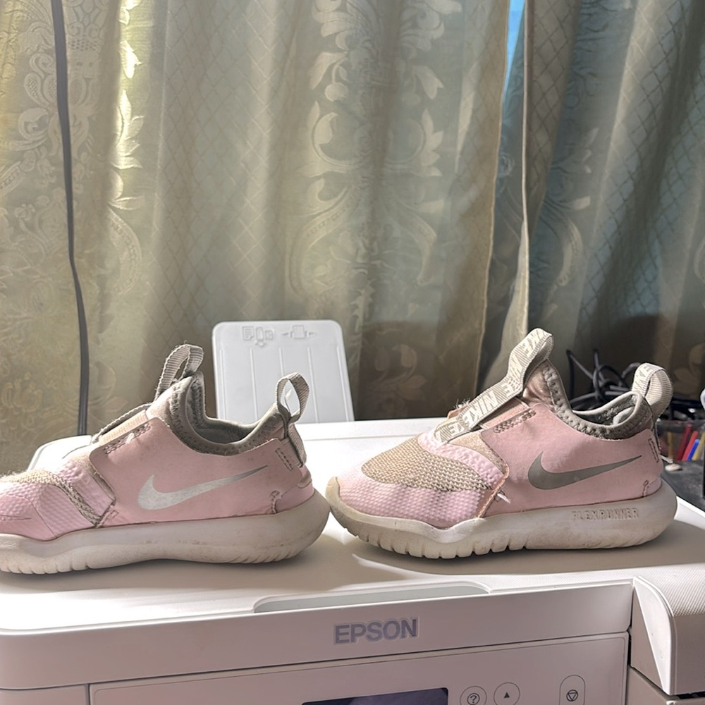 Little girls, Nike shoes